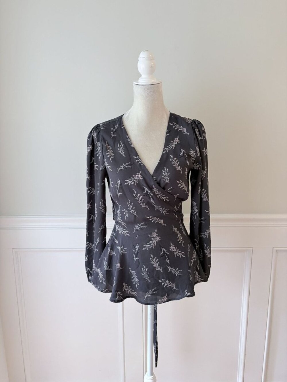 Loft Floral Wrap Top Tie Waist Long Sleeves Peplum Hem S Gray Print